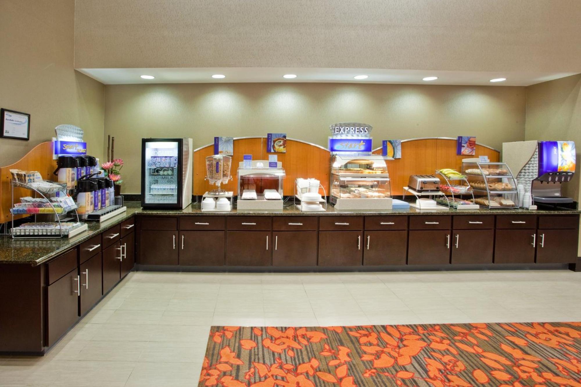 Holiday Inn Express Augusta North By Ihg Exterior photo