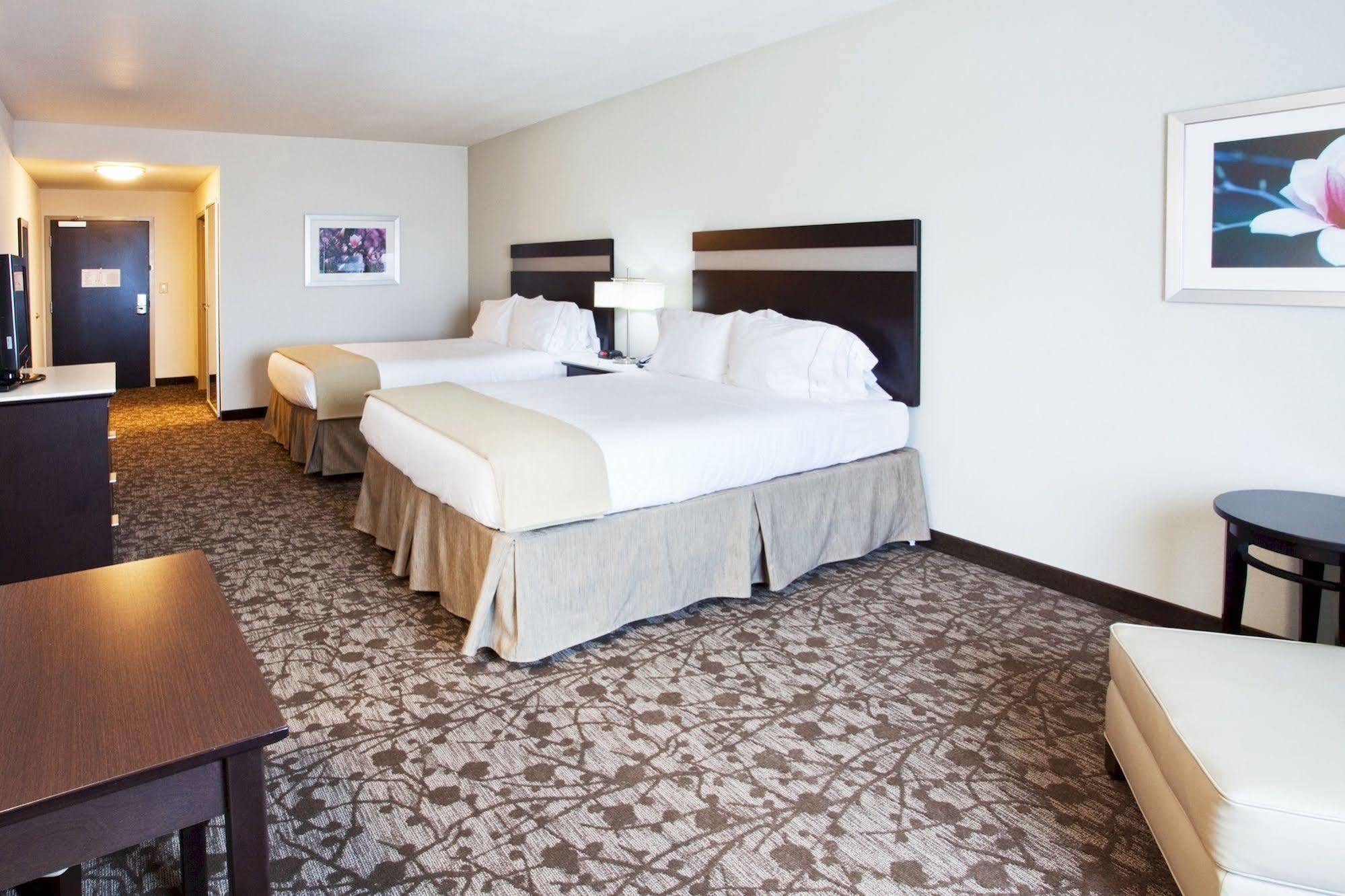 Holiday Inn Express Augusta North By Ihg Room photo